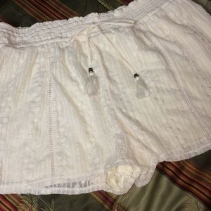 Xhilaration lace cream color shorts size XL